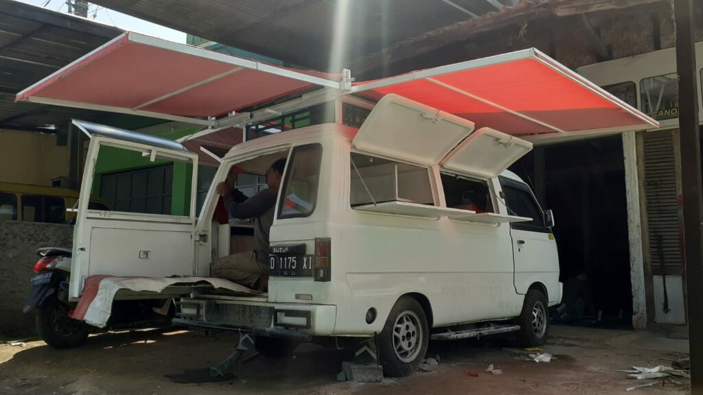 𝐑𝐄𝐊𝐎𝐌𝐄𝐍𝐃𝐀𝐒𝐈 !  Layanan Kreatif untuk  Food Truck di Palu